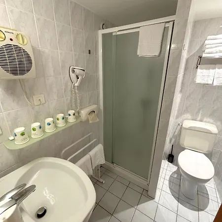 Les Du Valois, Centre *