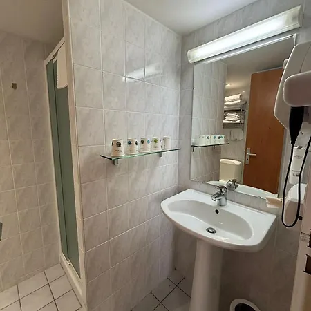 Les Du Valois, Centre