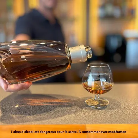 Les Du Valois, Centre