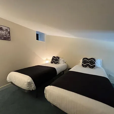 Les Du Valois, Centre *